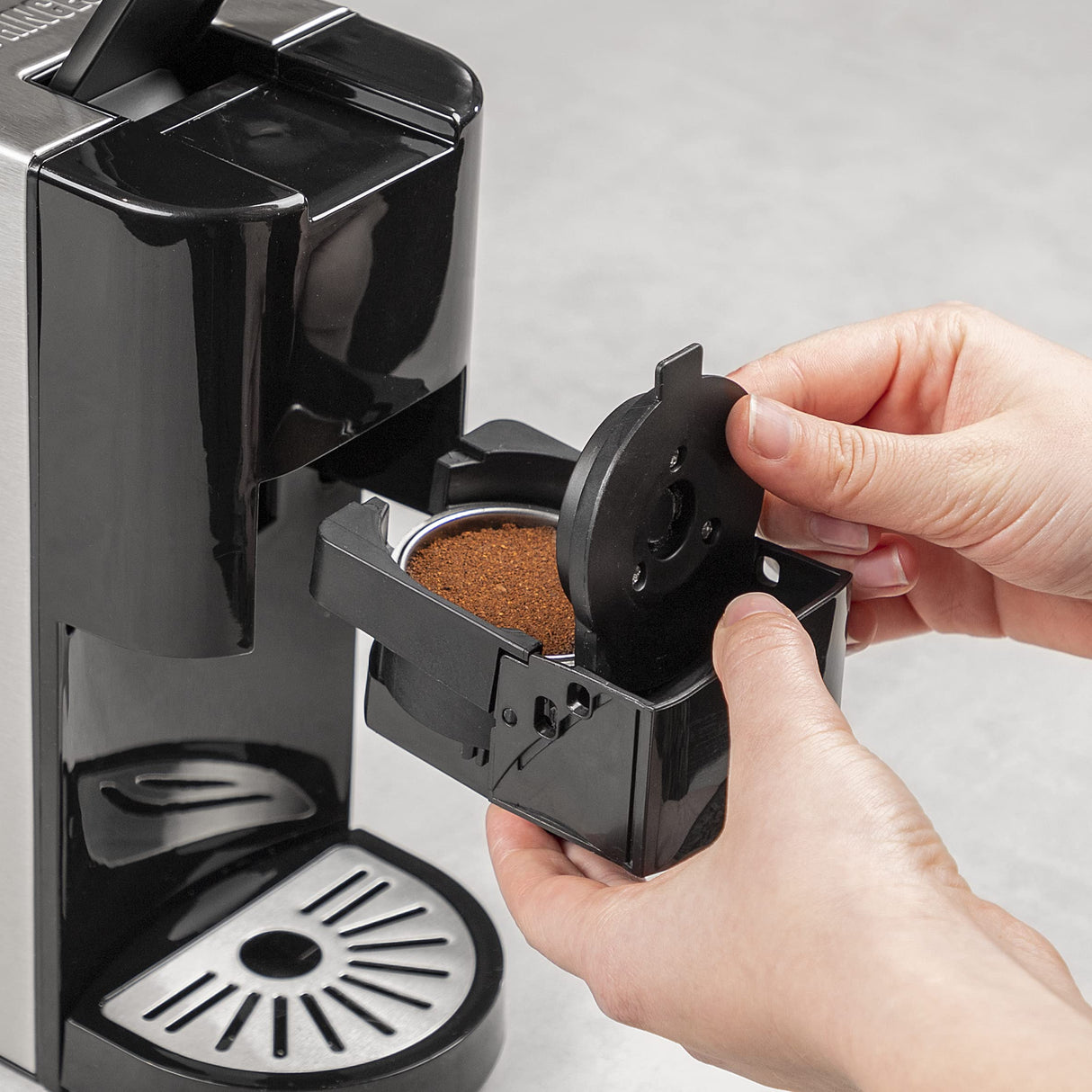 Princess 249451 Máquina de café multicápsulas, adaptadores para cápsulas Nespresso, Dolce Gusto, Lavazza a Modo Mio, monodosis ESE y café molido, 19 bares, depósito de agua extraíble 800 ml, 1450 W