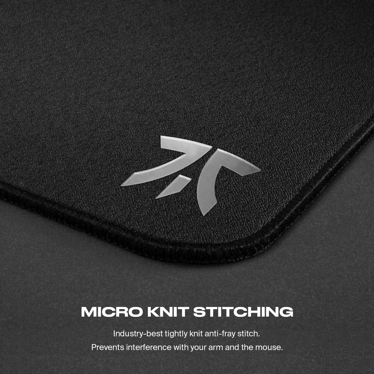 Fnatic Dash XL - Alfombrilla de ratón extendida para Juegos Esports con Bordes cosidos y Base de Goma Antideslizante, Superficie rápida (tamaño XL, Negro, Tejido híbrido) - 475 x 475 x 3 mm