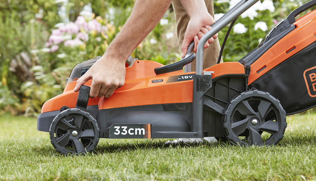 BLACK+DECKER BcmW3318L2,Cortacésped a Batería 18 V, Ancho de Corte 33 cm con 2 Baterias Litio de 2.5 Ah