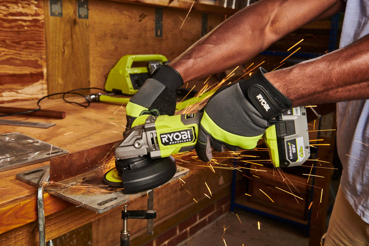 RYOBI - Amoladora angular de 2000 W diam. 230 mm - 6600 rpm - Mango trasero orientable 180° - Soft Start - Viene con 1 disco para desbarbar metal diam. 230 mm y 1 llave de servicio - EAG2000-G