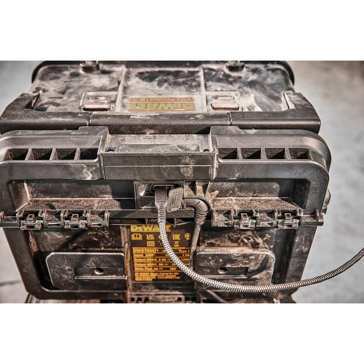 DEWALT DWST83471-QW - Caja de carga de baterías ToughSystem 2.0, 18V y FlexVolt, Carga USB, Indicador de carga, Carga simultánea de 2 baterías, Se entrega sin baterías