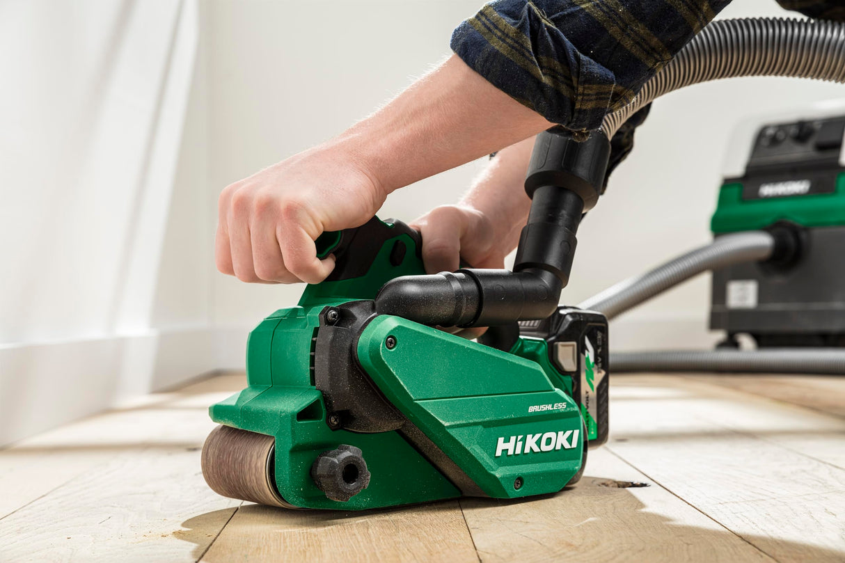 HIKOKI Akku Bandschleifer SB3608DA (18V, Akku 2,5 Ah, Schleiffläche (Breite): 76 mm, Bandlänge: 533 mm, Bandgeschwindigkeit: 122-450 m/min, Brushless) Zubehör: alles im HSC Koffer.