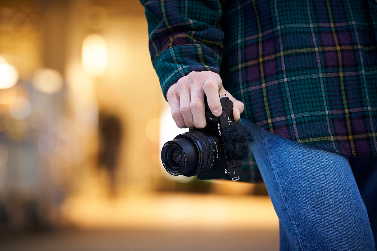 Sony ZV-E1, Cámara vlogging mirrorless full-frame de objetivo intercambiable con 28-60 mm f/4-5.6 (compacta y ligera, 4K 60p, 12.2 MP, sistema de estabilización de 5 ejes y digital)