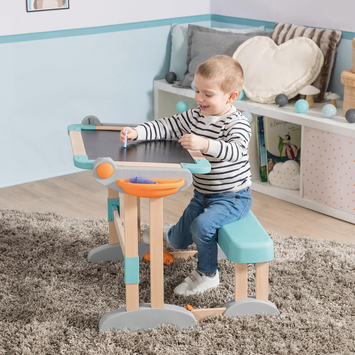 Smoby- Pupitre de Madera 2-en1, Escritorio o Pizarra Infantil, Fácil Plegado sin Herramientas, Estructura Sólida, 80 Accesorios, Niños Niñas A Partir de 3 Años (7600420304)