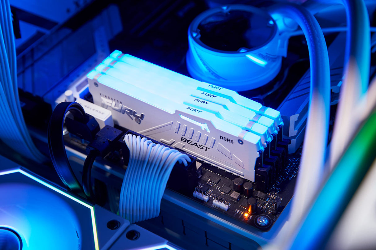 Kingston FURY Beast Blanco RGB XMP 128GB 5600MT/s DDR5 CL40 DIMM Memoria gamer para Ordenadores de sobremesa Kit de 4 - KF556C40BWAK4-128