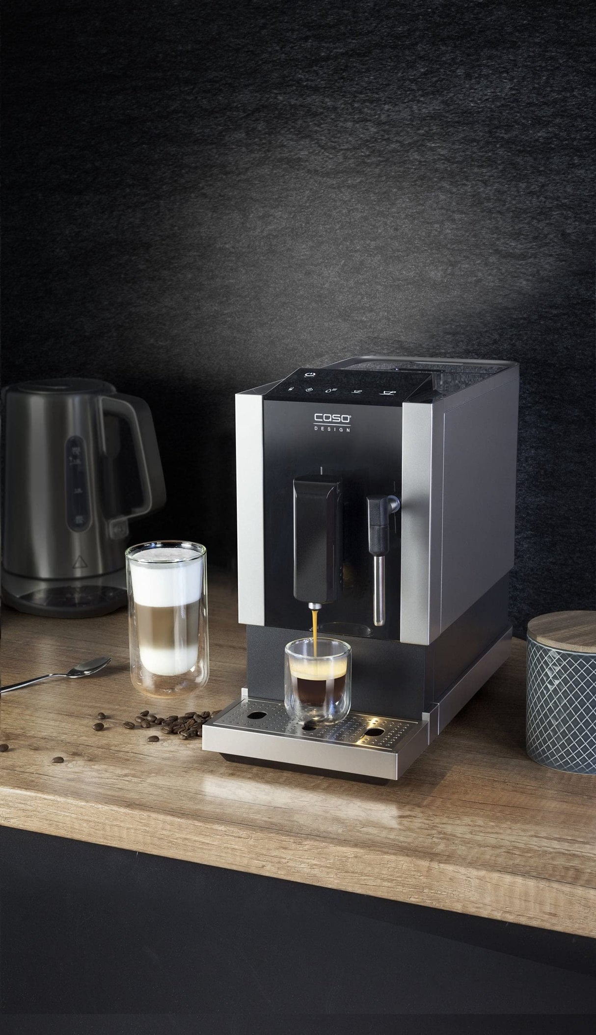 CASO Café Crema One - Cafetera superautomática con pantalla táctil, molinillo silencioso incorporado, Espumador de Leche, Boquilla vapor, Función de precalentamiento, negra y plateado