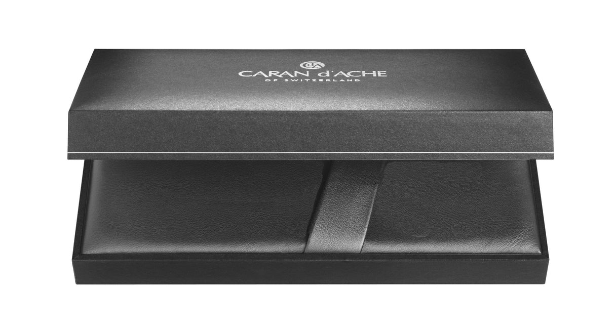 Caran d'Ache Pluma Estilográfica Varius Ivanhoe Negro