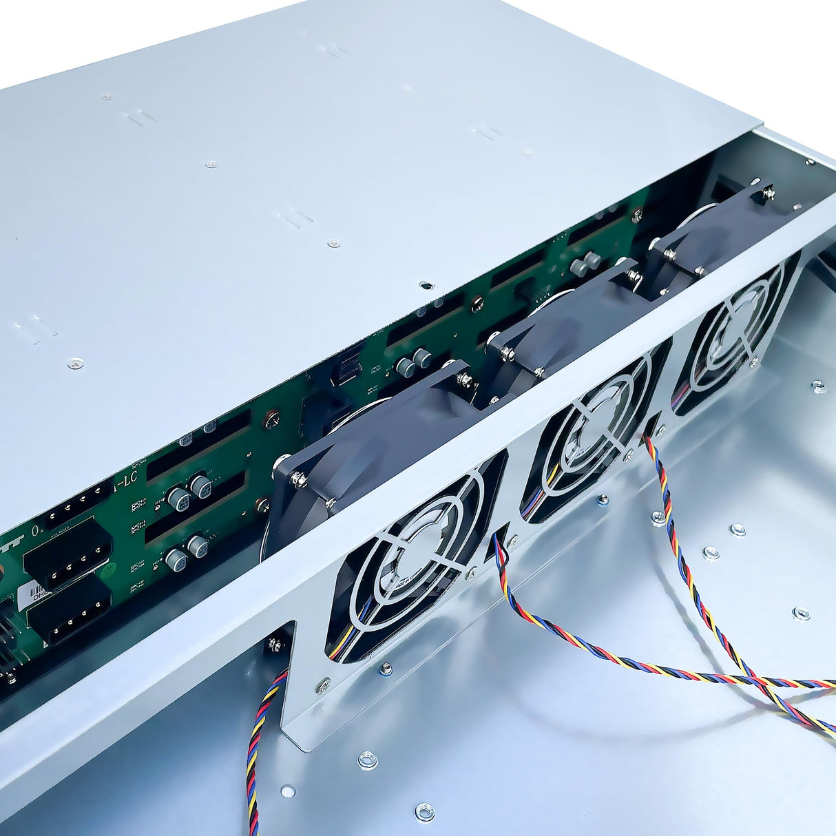FANTEC 2563 SRC-2012X07-12G/6G 19" 4U 680mm Storage Case, 12x SAS/SATA Slots with 2 Status Leds Each, Slots for 3.5" and 2.5" Data Carriers, 1x USB 2 Port, 3X 80mm Fan