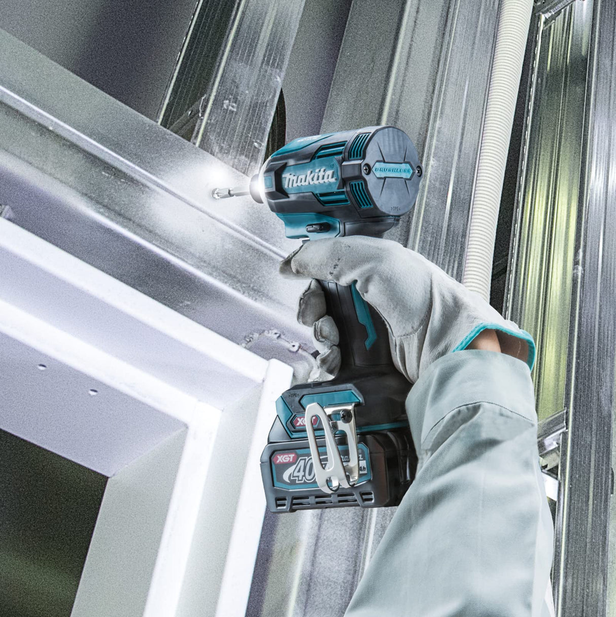 Makita TD001GD201 - Atornillador de impacto inalámbrico (40 V máx./2,5 Ah, 2 baterías + cargador)