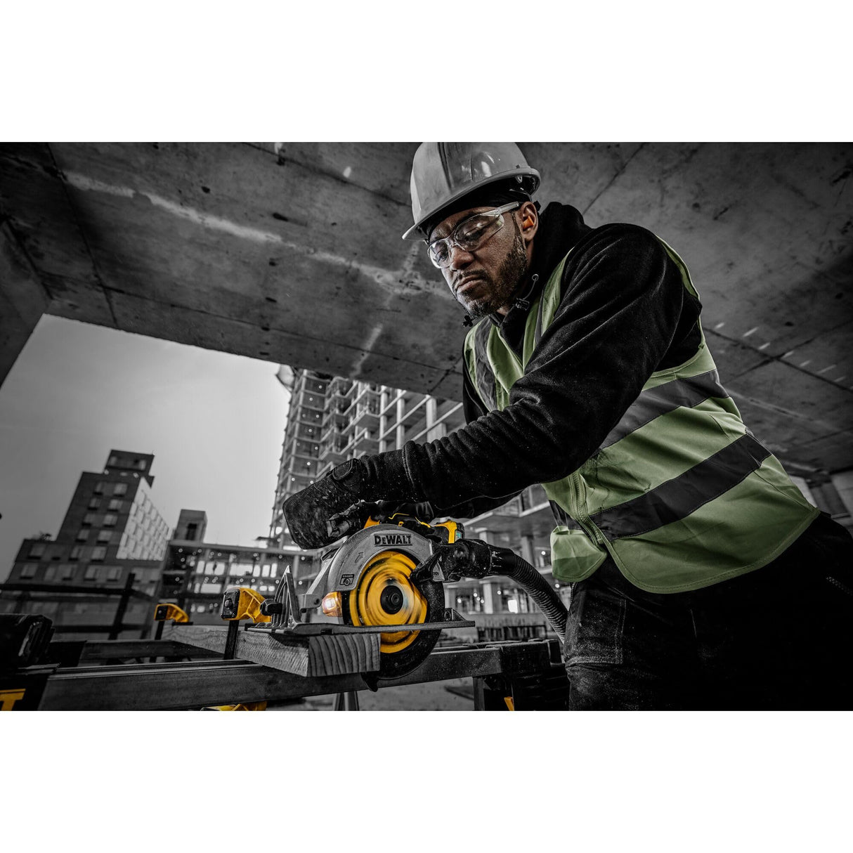 DeWalt DCS565NT-XJ Sierra Circular 18V XR, Motor sin Escobillas, LED Integrado, Hoja Metal Duro, Guía Paralela