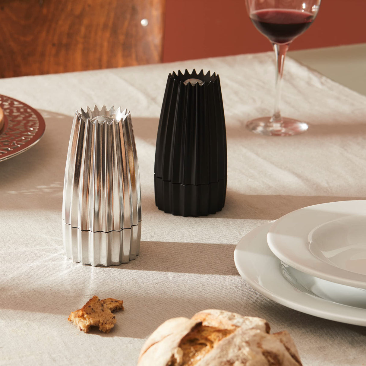 Alessi - Grind WAL03 B - Molinillo de Sal de Diseño en Aluminio Fundido, Negro