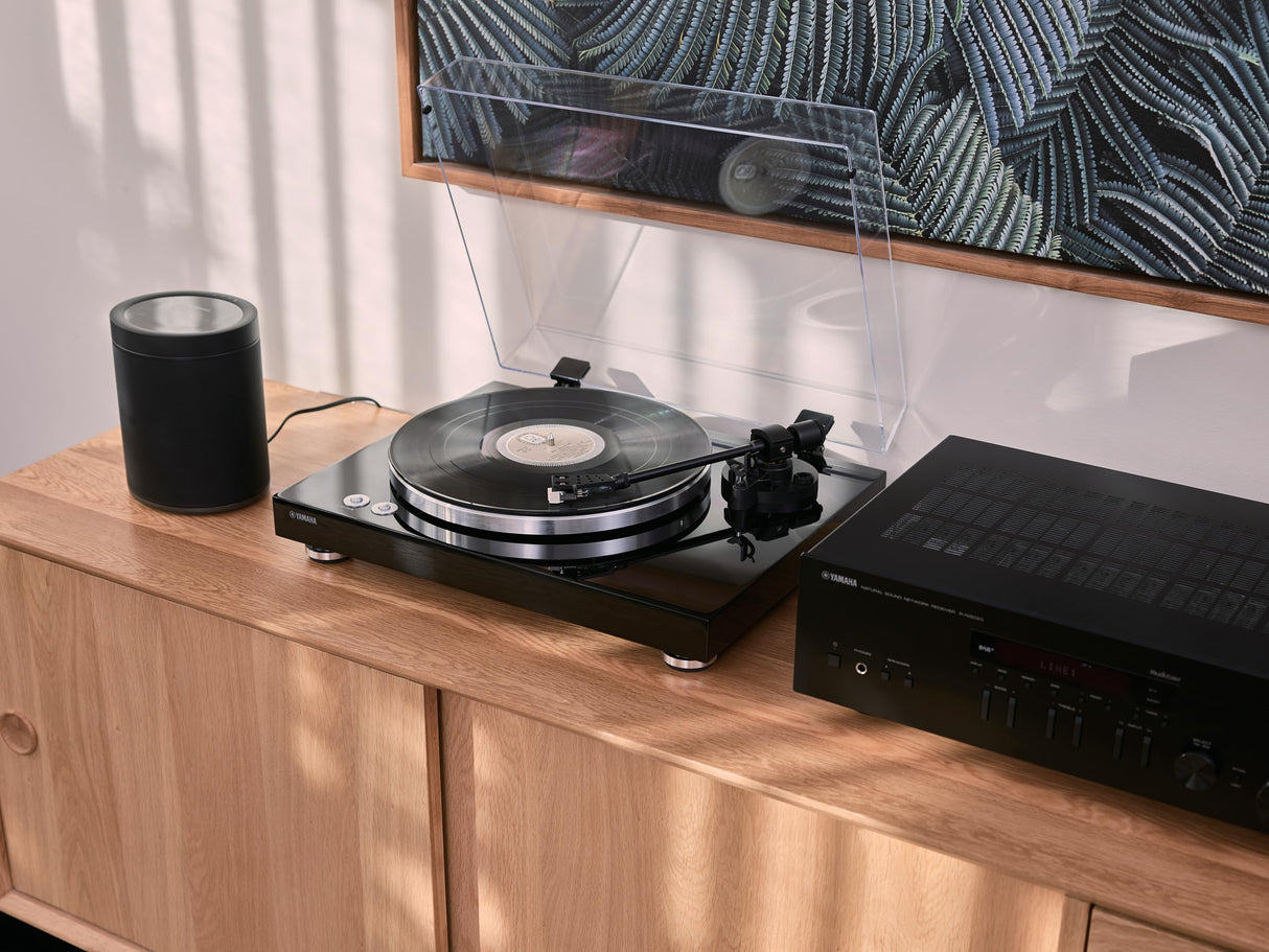 Yamaha TT-S303 Tocadiscos Hi-Fi con Correa para vinilos, preamplificador Integrado, Salida de línea y Phono conmutables, Negro