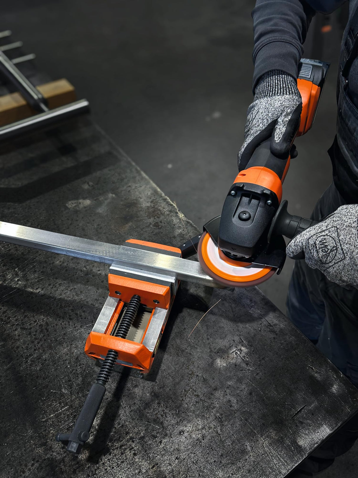 FEIN Amoladora angular batería Ø115 mm, CCG18-115-12 PD AS,18V, gran potencia y duración, para aplicaciones universales, motor sin escobillas, sin batería y cargador, con interruptor de hombre muerto