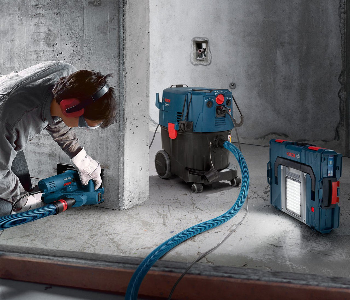 Bosch Professional GAS 35 M AFC - Aspirador seco/húmedo (254 mbar, depósito 35 l, clase polvo M, manguera antiestática 5m)