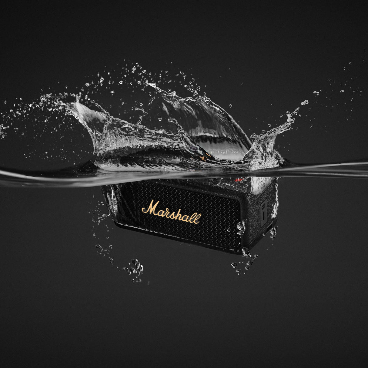 Marshall Emberton III Altavoces Bluetooth portátiles, inalámbricos, Emparejables, IP67 Resistentes al Polvo y al Agua, más de 32 Horas de Tiempo de reproducción - Negro y latón