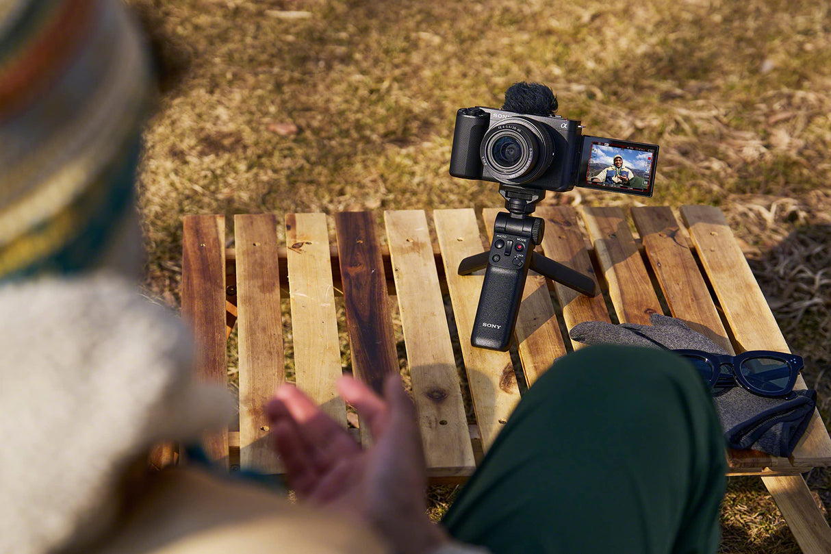 Sony ZV-E1, Cámara vlogging mirrorless full-frame de objetivo intercambiable con 28-60 mm f/4-5.6 (compacta y ligera, 4K 60p, 12.2 MP, sistema de estabilización de 5 ejes y digital)