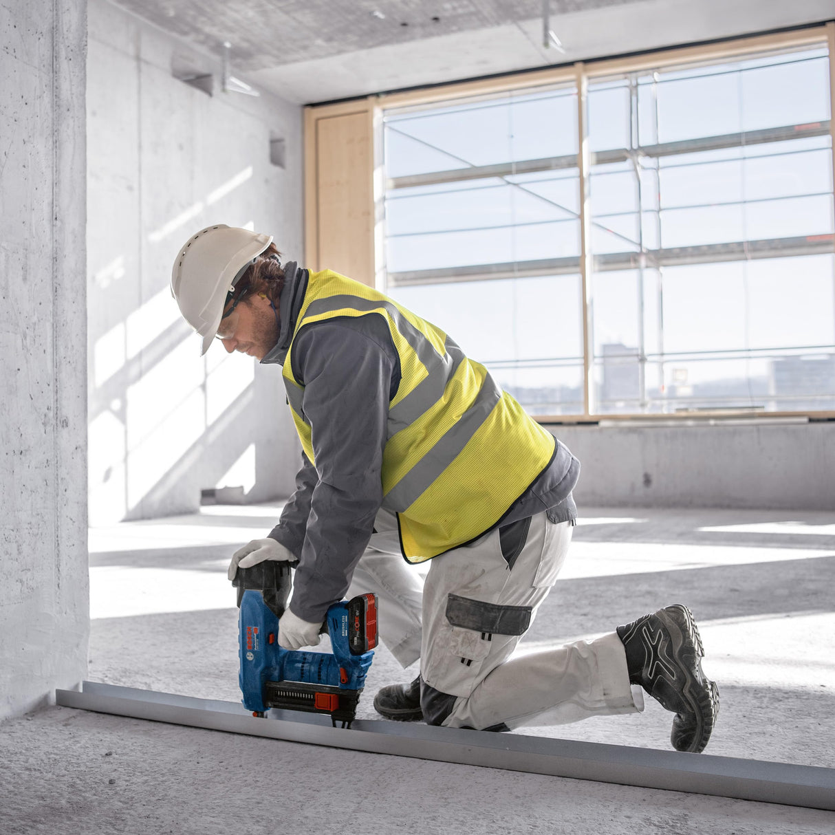 Bosch Professional BITURBO GNB 18V-38 - Clavadora para hormigón con batería (diámetro de 2,7 – 3,0 mm, longitud máxima de clavo: 38 mm, 2 baterías ProCORE 4,0 Ah, cargador GAL 18V-40, 1 lápiz de