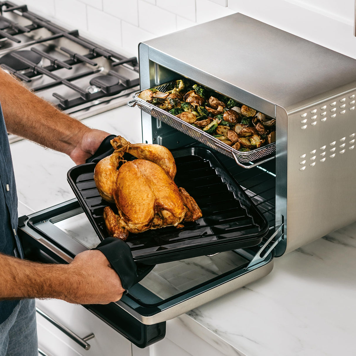 Ninja Foodi Horno multifunción 10 en 1, Mini horno portátil para encimeras y superficies de trabajo, 10 funciones de cocción, Freír con aire, Asar, Parrilla, Hornear y más, en plata y negro, DT200EU