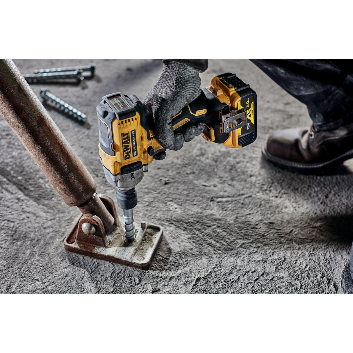 DEWALT DCF891NT-XJ - Llave de impacto a batería XR 18V, Par de apriete 813 Nm, Incl. gancho metálico para cinturón, Caja T-STAK, Sin batería/cargador