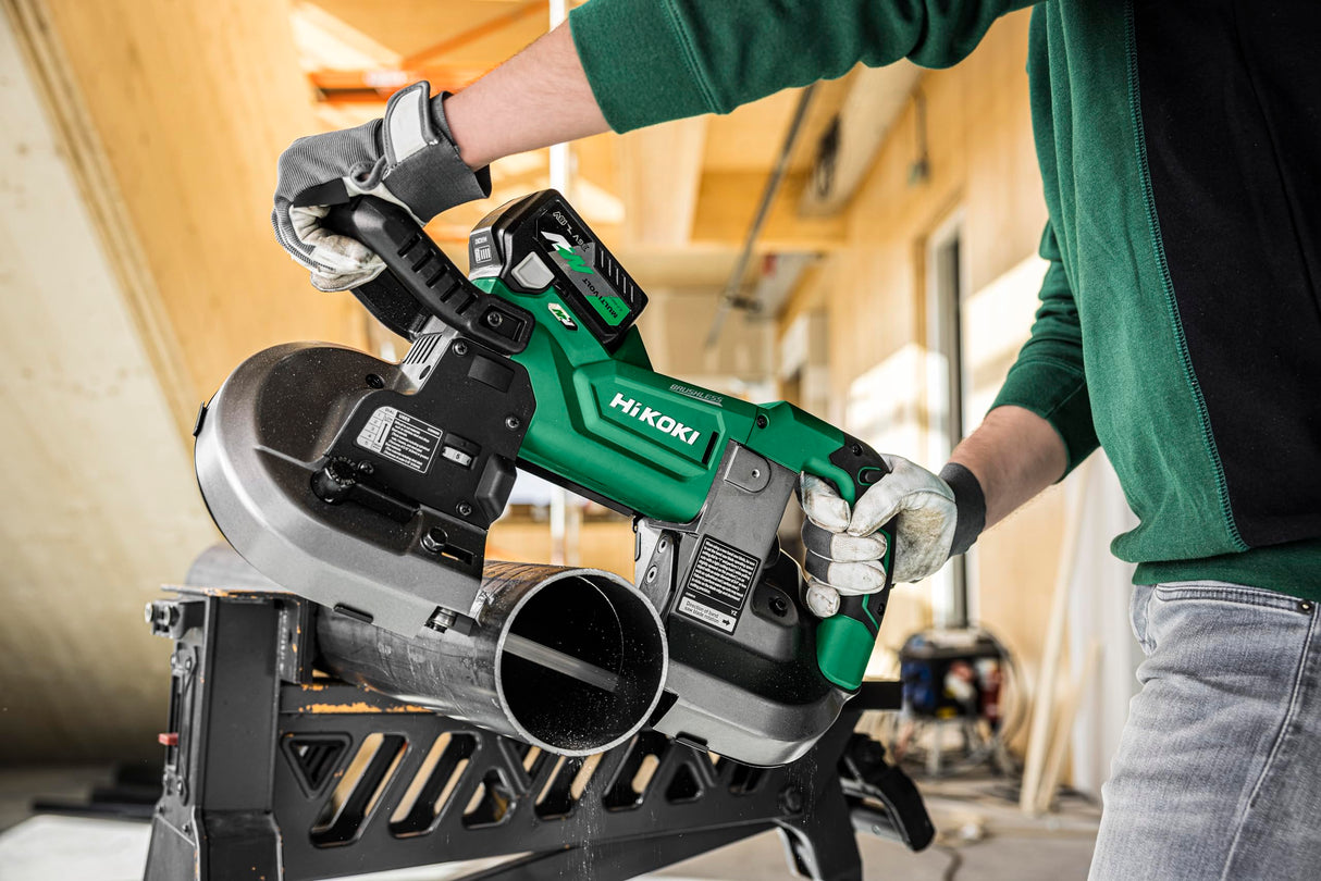 HIKOKI Akku Bandsäge CB3612DA (18V, Brushless Motor, Blattgeschwindigkeit: 1,0-3,2 m/min, Bandabmessung LxHxB: 1.140x12,5x0,5 mm) Plus Zubehör, OHNE Akku, Ladegerät und Transportkoffer.