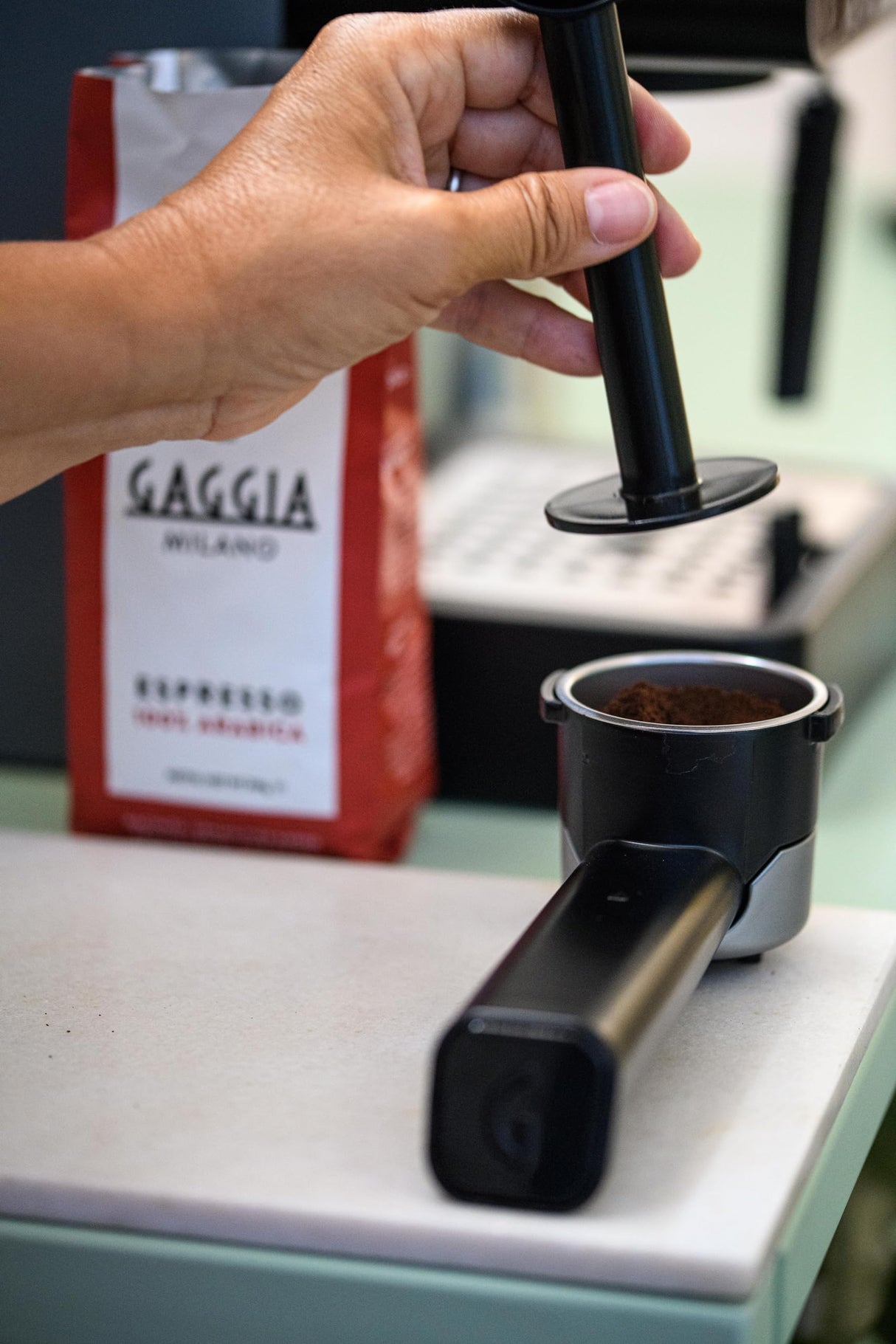 Gaggia EG2109 Black, Cafetera Espresso Manual para Café Molido o Monodosis, sistema POD para Espressos Cremosos con Monodosis, Preinfusión Automática, Nuevo Modelo 2023, 100% Made in Italy