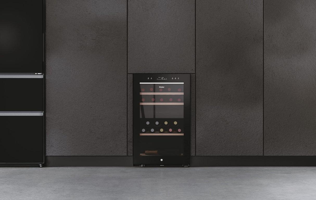 Haier Wine Bank 50 Series 7 HWS42GDAU1- Vinoteca de 42 botellas, Estantes de madera, Filtro Anti-UV, Filtro de carbón, Refrigeración por Compresor, Display Digital, Iluminación LED, Silenciosa 37 dbA