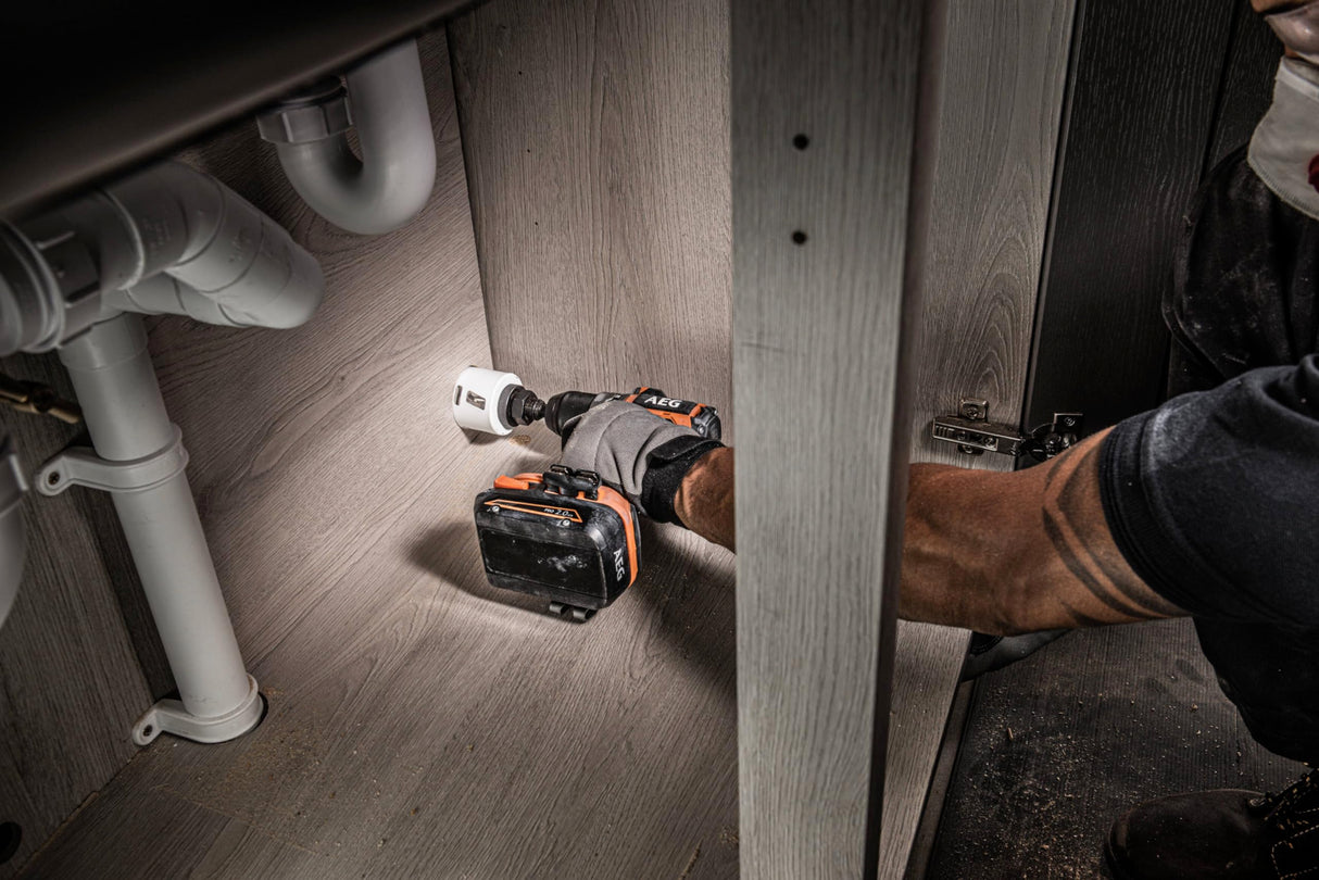 AEG BS18SBL-202C - Taladro atornillador SUBCOMPACT (18 V, 65 Nm, incluye 2 baterías de 2,0 Ah y cargador