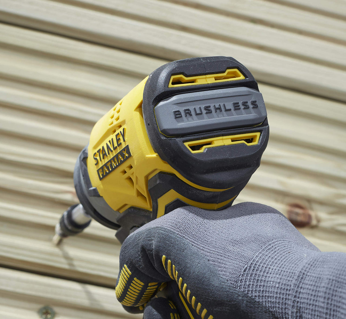 STANLEY FATMAX SFMCF820D2K-QW - ATORNILLADOR DE IMPACTO V20 LI-ION 18V BRUSHLESS 3 VELOCIDADES CON 2 BATERÍAS 2Ah, CARGADOR Y MALETÍN
