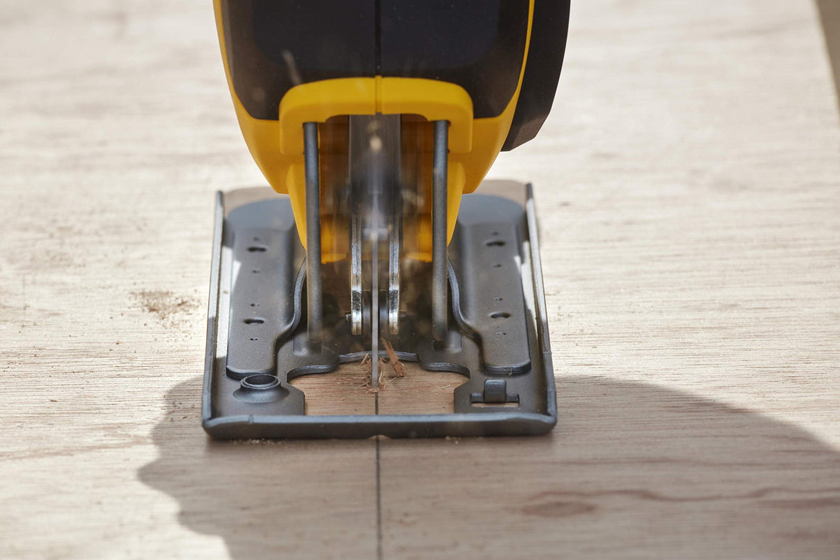 STANLEY FATMAX SFMCS600M2K-QW - SIERRA DE CALAR V20 LI-ION 18V CON 2 BATERÍAS 4Ah, CARGADOR Y MALETÍN