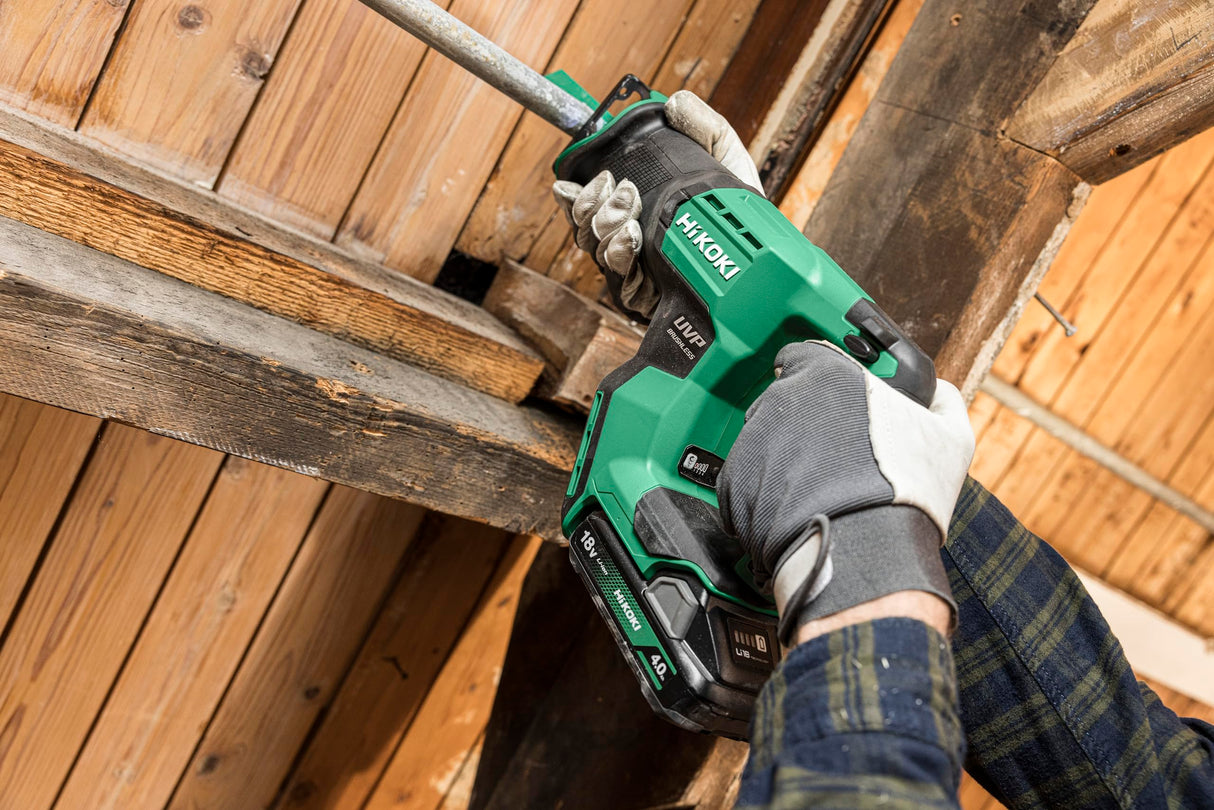 HIKOKI Akku Säbelsäge CR18DMA (18V, Sägehub: 29 mm, Leerlaufvibration: 8,7 m/sec², Sägen in Holz Ø: 300 mm, Sägen in Rohr Ø: 130 mm, Sägen in Stahl Ø:19 mm,) OHNE Akku, Ladegerät und Transportkoffer.