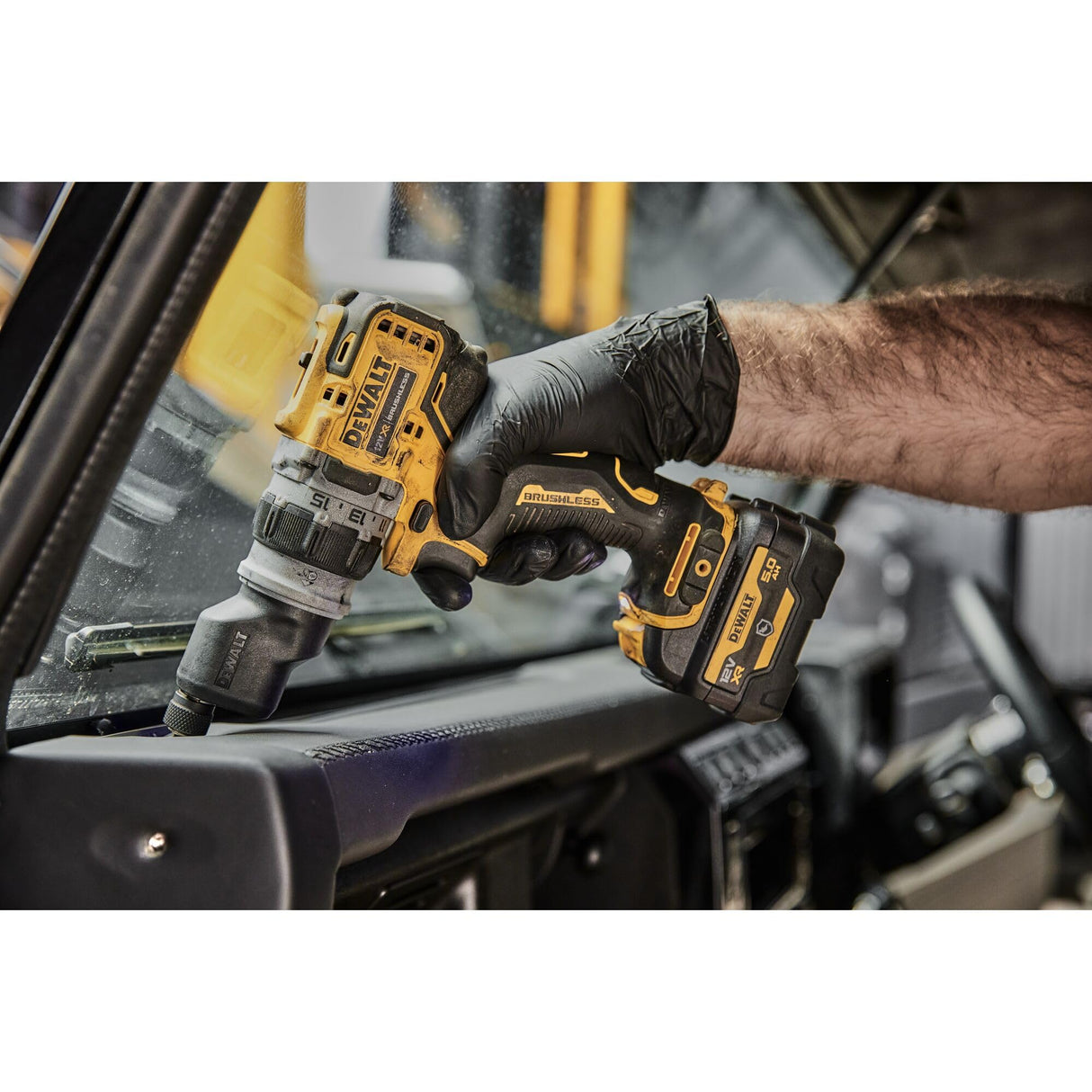 DEWALT DCD703L2T-QW - Destornillador eléctrico 12V, 2 velocidades, 3Ah, Motor sin escobillas, 4 herramientas intercambiables, Incluye 2 baterías, cargador, clip de cinturón de metal y caja TSTAK