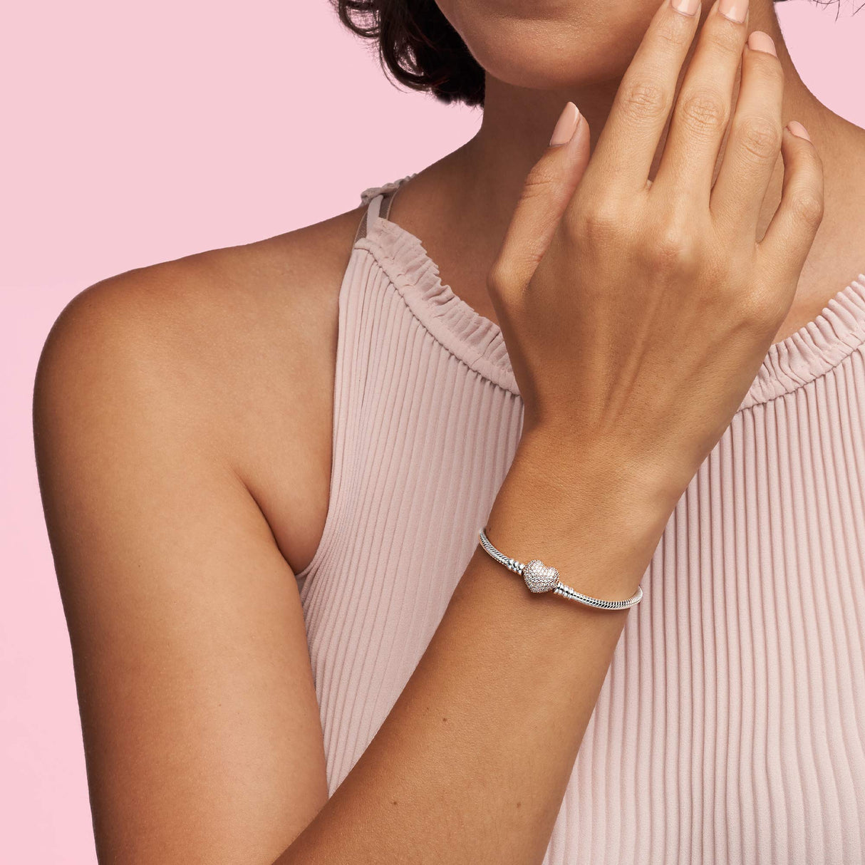 Pandora Icons Pulsera de plata con cadena de serpiente con cierre de corazón chapada en oro rosa de 14 quilates y circonitas cúbicas transparentes, 19