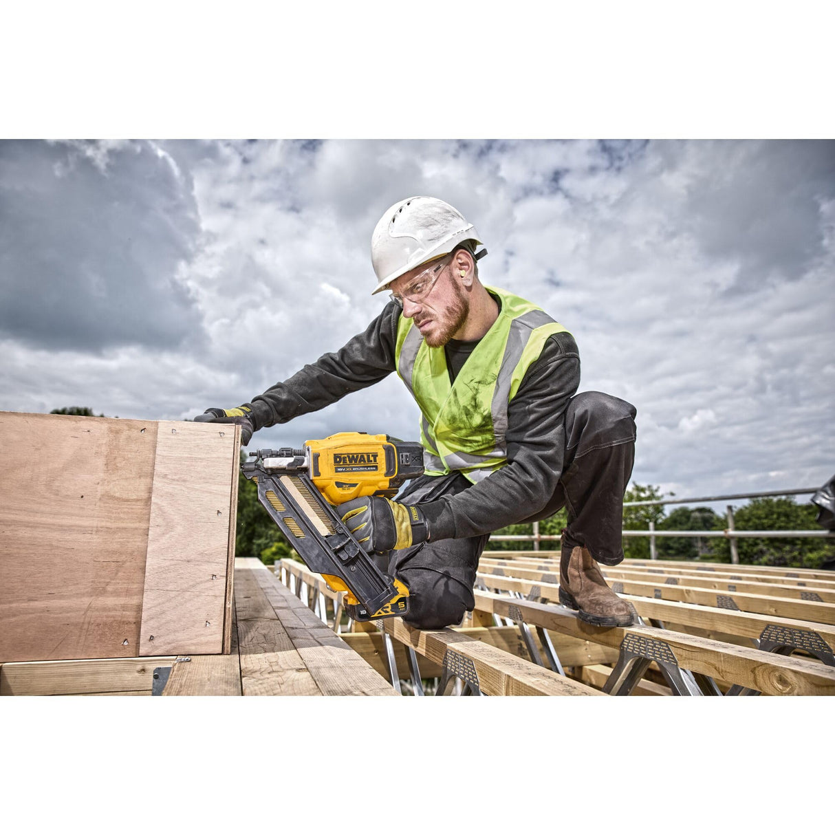 DEWALT DCN930P2-QW - Clavadora de Estructuras sin escobillas XR 18V con 2 baterías Li-Ion 5Ah