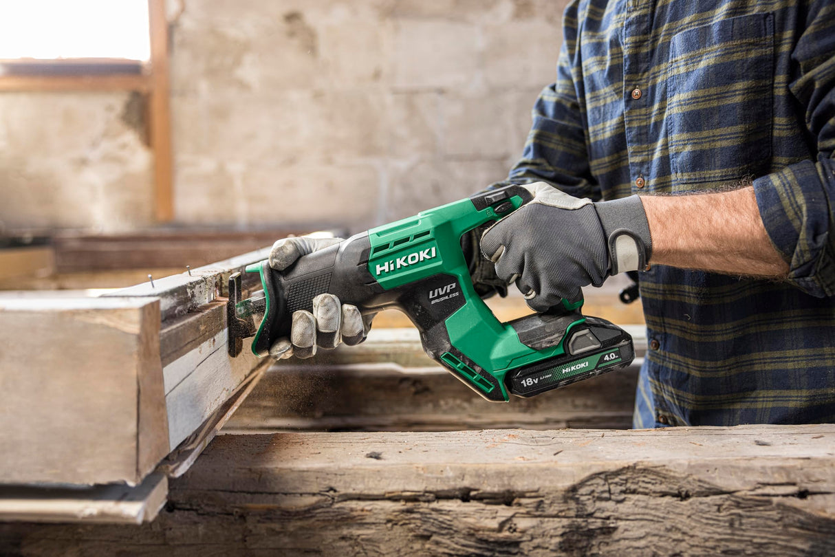 HIKOKI Akku Säbelsäge CR18DMA (18V, Sägehub: 29 mm, Leerlaufvibration: 8,7 m/sec², Sägen in Holz Ø: 300 mm, Sägen in Rohr Ø: 130 mm, Sägen in Stahl Ø:19 mm,) OHNE Akku, Ladegerät und Transportkoffer.