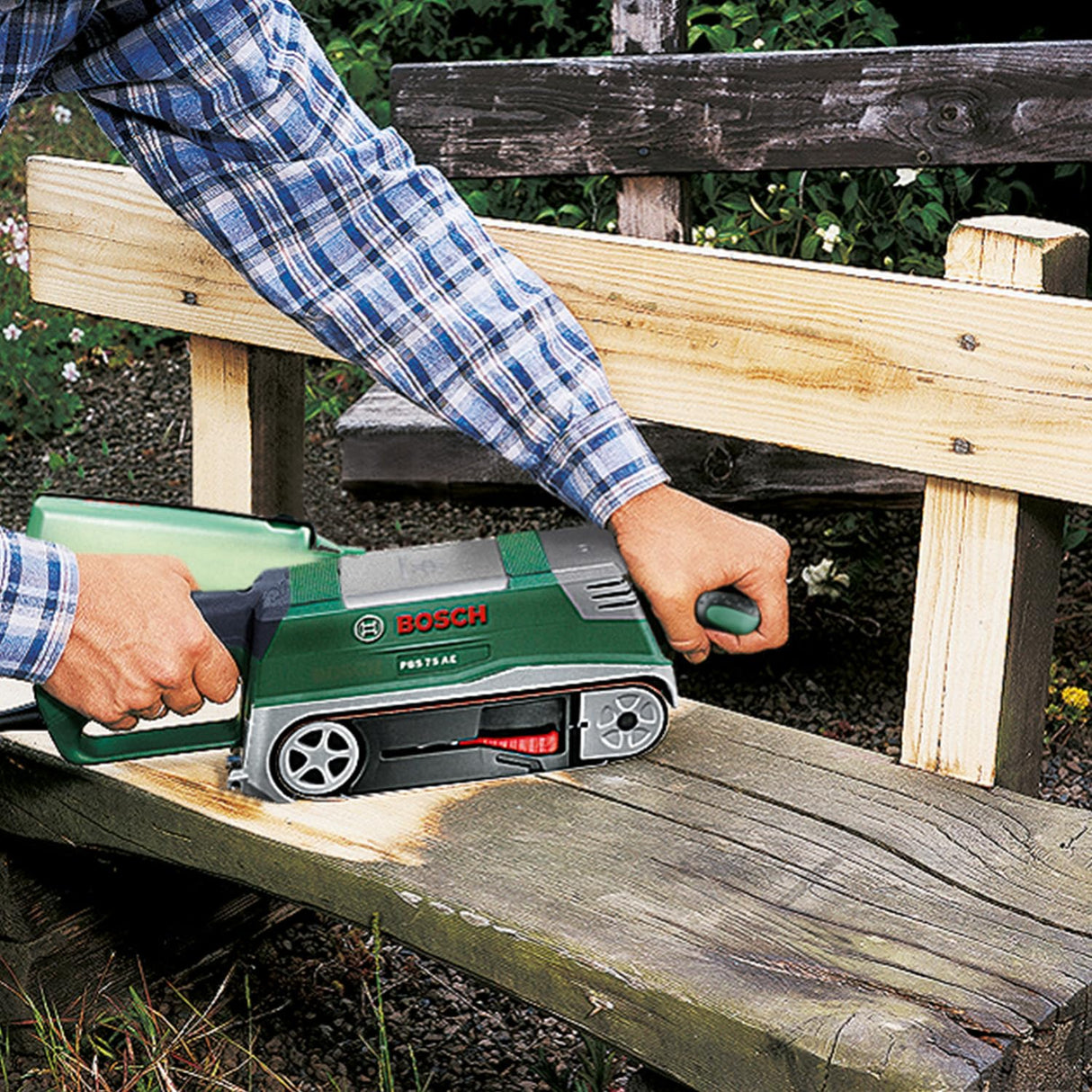 Bosch Home and Garden Set Lijadora de banda, Verde, 750 W y Maletín