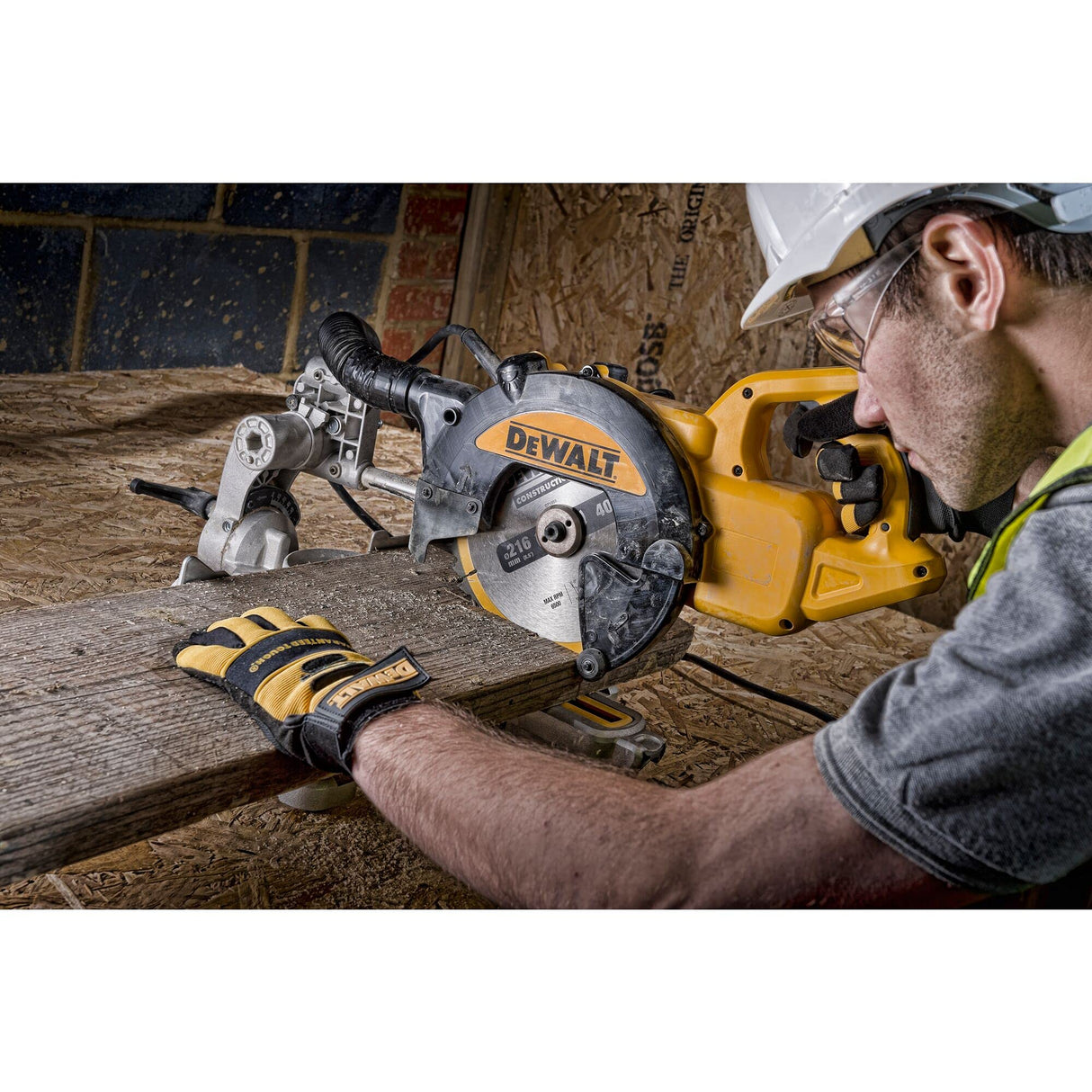 DEWALT DWS773-QS - Sierra Ingletadora, Potencia de 1300W, Velocidad de 4500 RPM, Asas de Transporte, Diseño Ergonómico, Extracción de Polvo Eficaz, Fuente de energía con cable