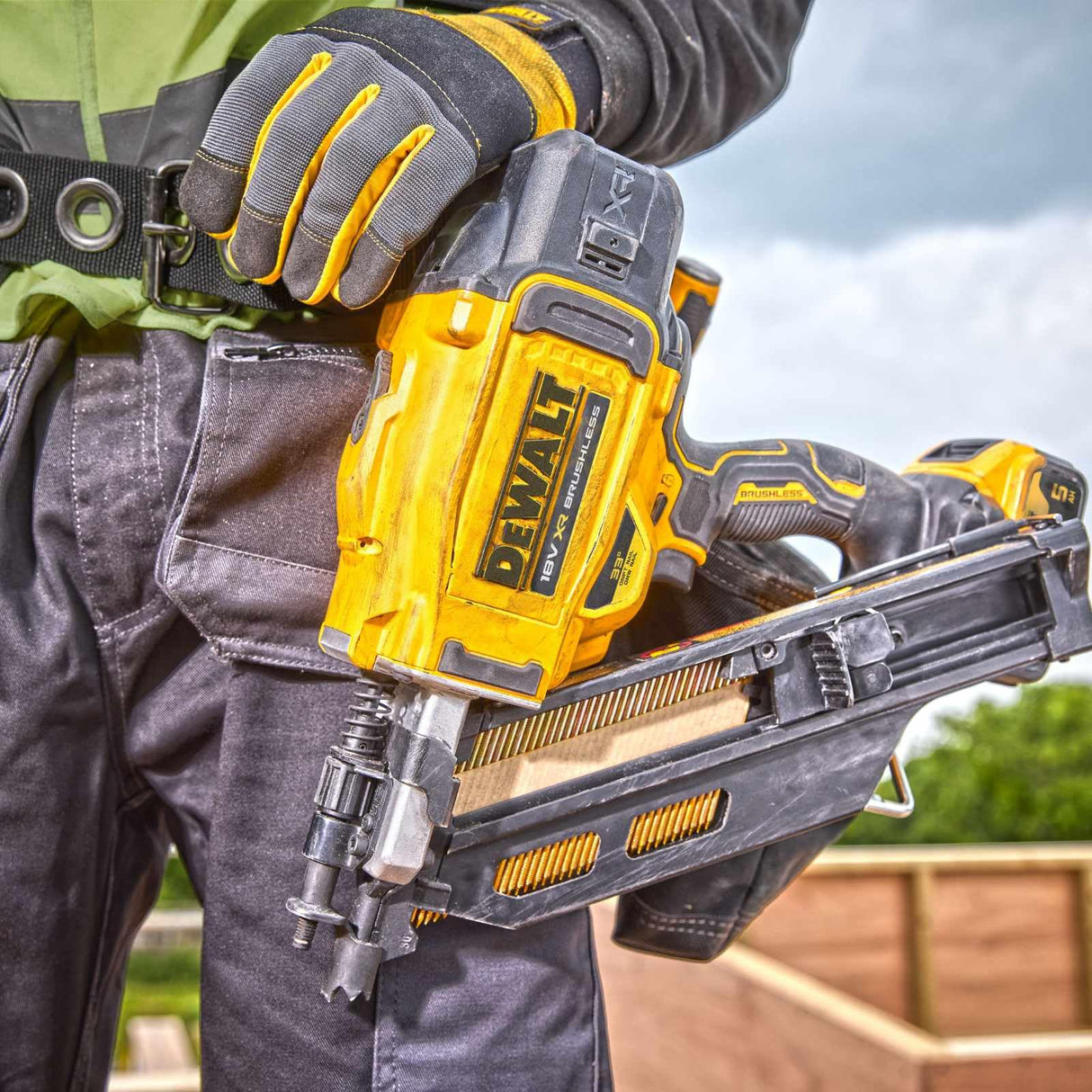 DeWalt DCN950N-XJ - Clavadora de Estructuras sin escobillas XR 18V, 33 Grados, Secuencial/Rápido, Sin batería/cargador