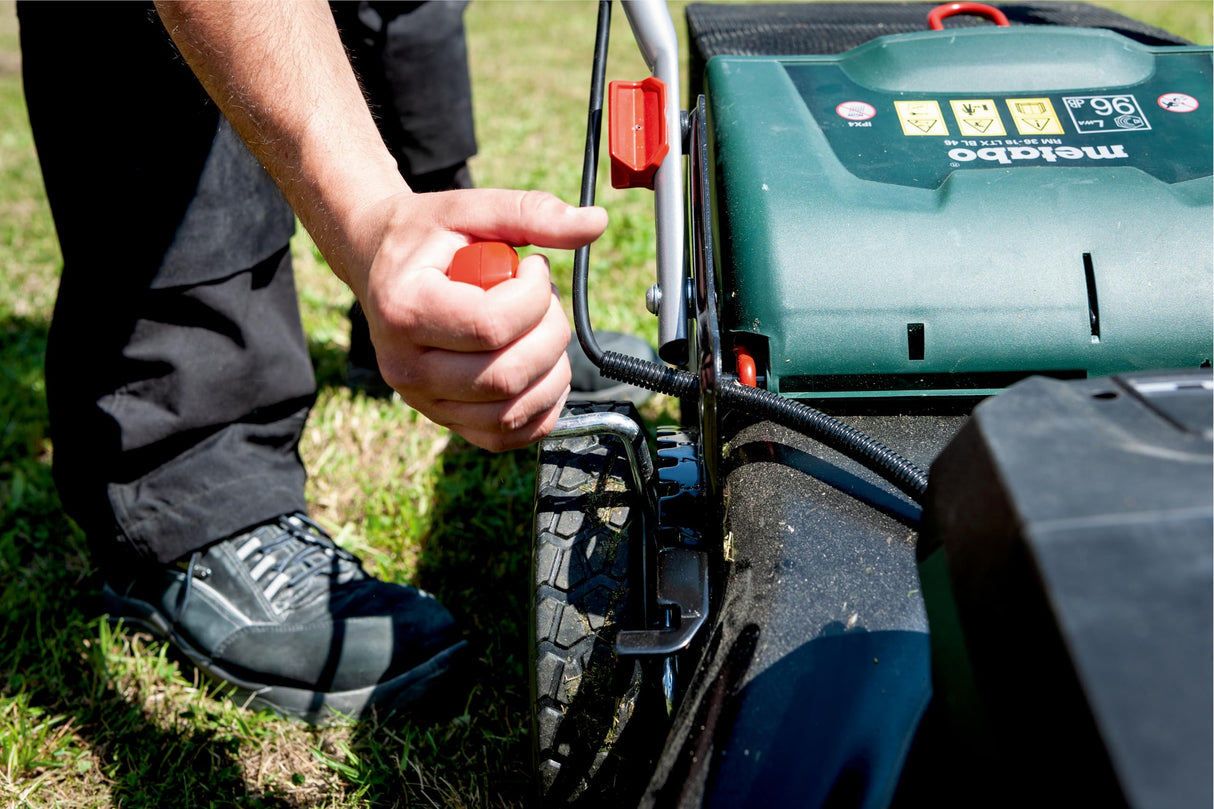 metabo cortacésped a batería RM 36-18 LTX BL 46 – 601606650 – 18 V – con función de Mulching – para Jardines de hasta 800 m² – Incluye 2 baterías y Cargadores