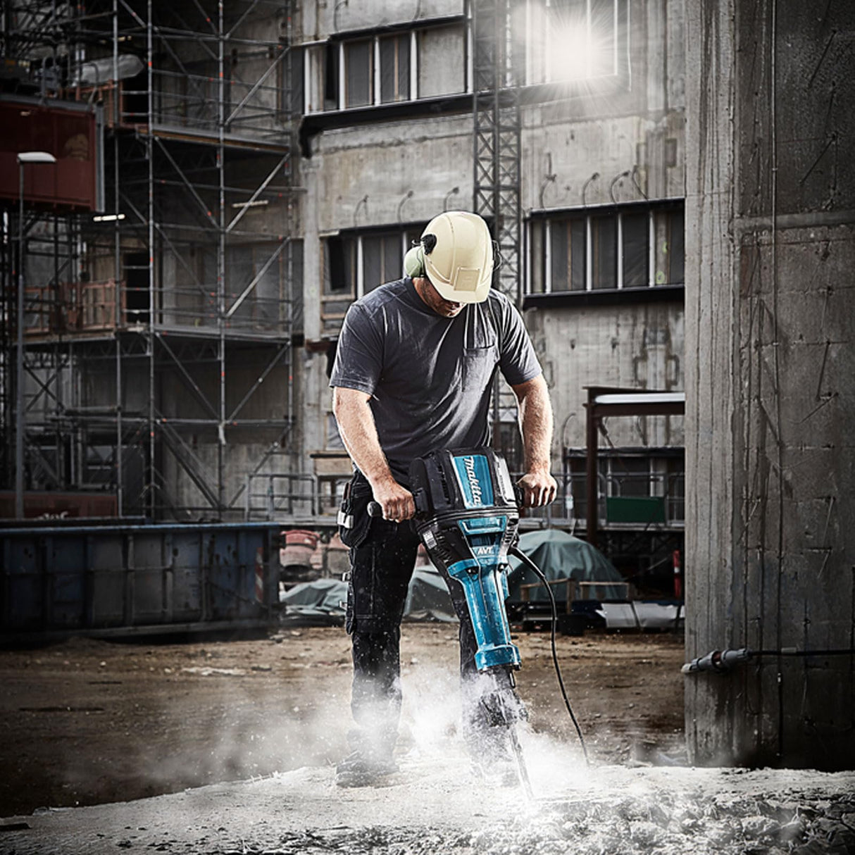 Makita - Hm1812 - Martillo Demoledor 2.000W Avt 31,3 Kg.