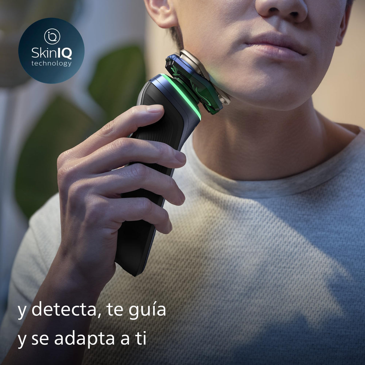 Philips Serie 9000 Afeitadora Eléctrica Hombre, Máquina de Afeitar Barba con Barbero, 60min de uso, En Seco y Húmedo, Recargable, Centro de Limpieza, Base Carga Iluminada, 4 Cartuchos, S9980/74, Azul