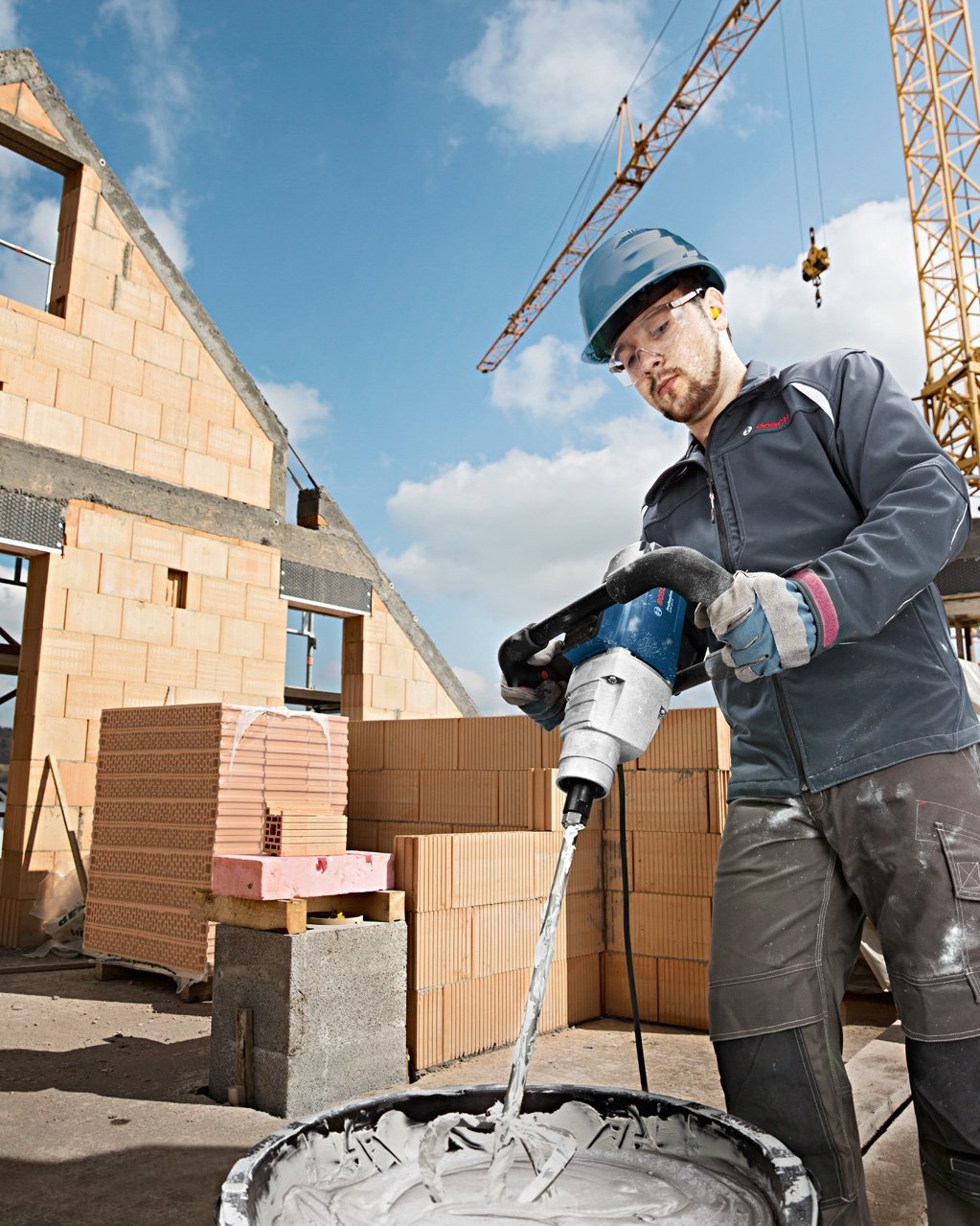Bosch Professional GRW 18-2 E - Mezclador hormigón y pintura (1800 W, 2 velocidades, 450/1050 rpm, control de velocidad, en caja)