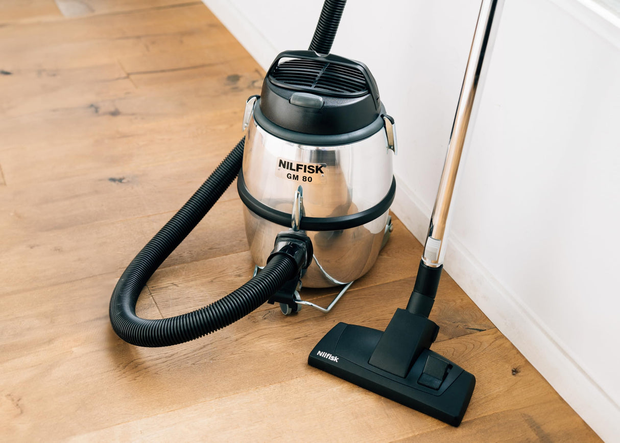 Nilfisk Aspiradora GM80 C para Suelos y Alfombras - Aspirador de Trineo Potente, Robusto y Ligero con Función de Soplado (780 W)