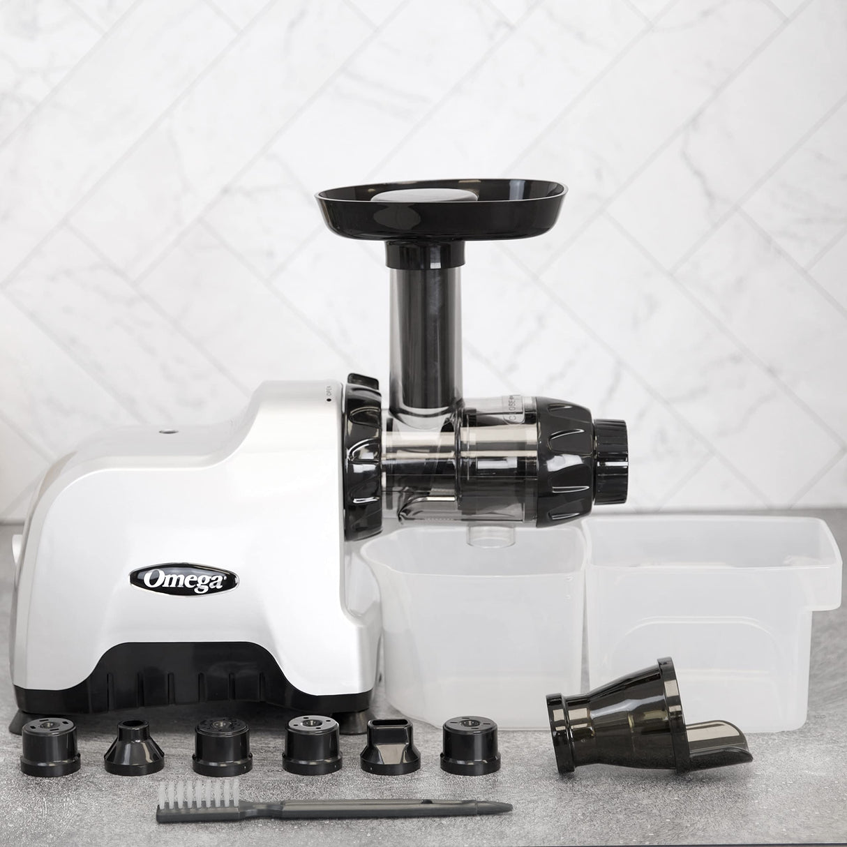 Omega CNC80S - Exprimidor compacto de sistema de nutrición multiuso de velocidad lenta, horizontal, plástico, plateado