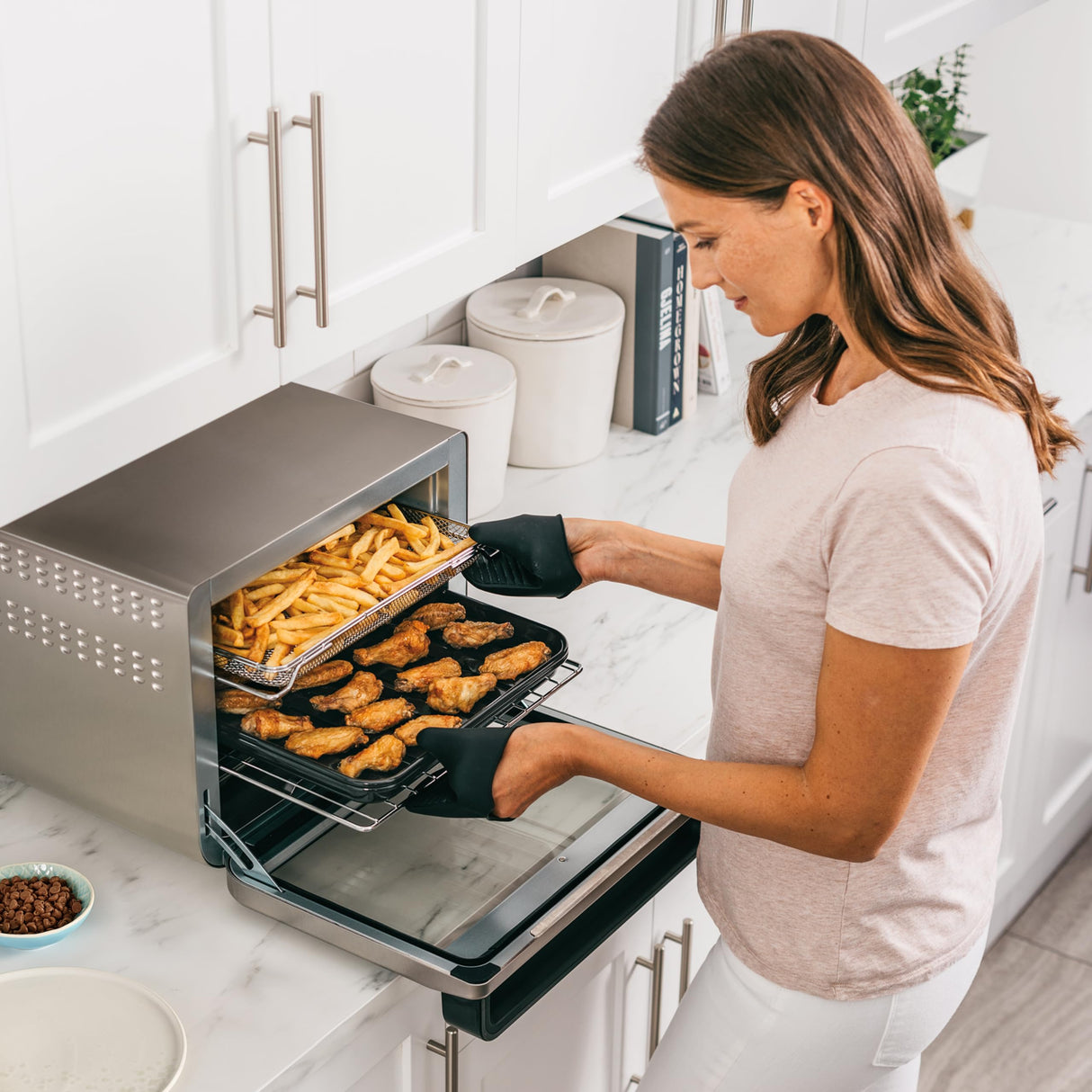Ninja Foodi Horno multifunción 10 en 1, Mini horno portátil para encimeras y superficies de trabajo, 10 funciones de cocción, Freír con aire, Asar, Parrilla, Hornear y más, en plata y negro, DT200EU