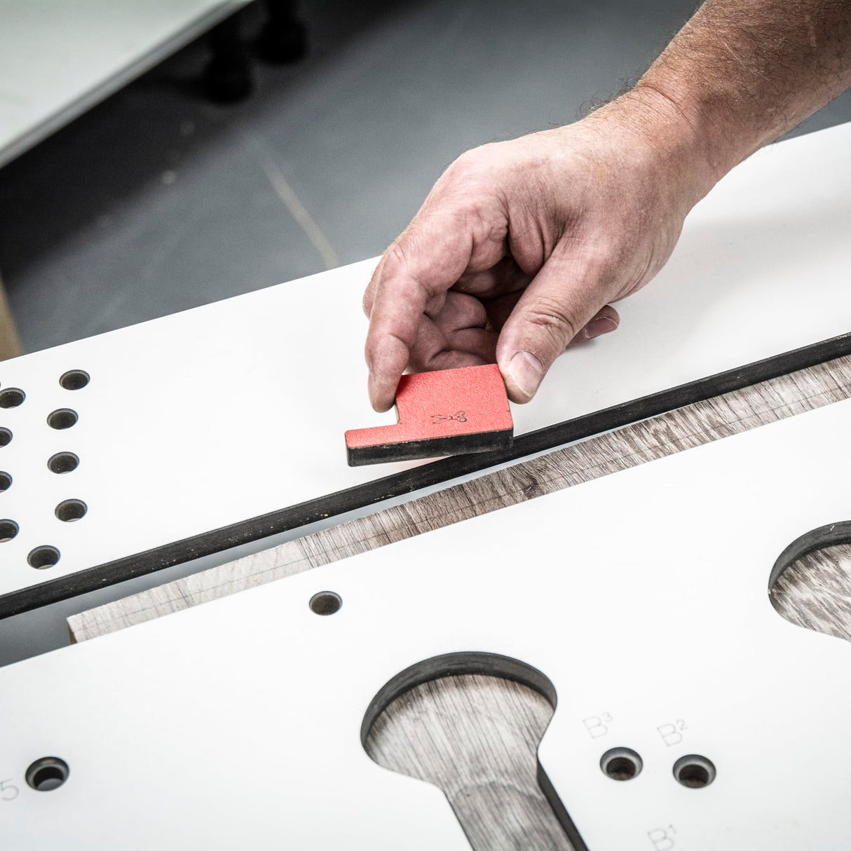 Trend Professional Jig Multi-Material para Encimeras de Cocina, para Juntas de Inglete Mason, Hasta 950mm, Alineación de Borde Frontal, KWJ950/PRO