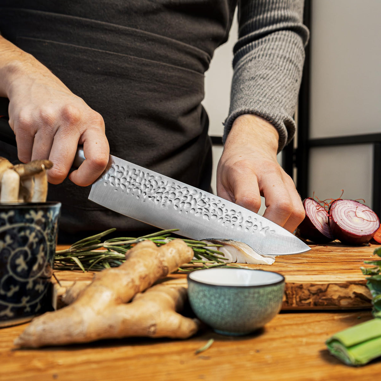 KOTAI | Cuchillo de chef Gyuto | Cuchillo de chef profesional | Hoja de 20 cm | Cuchillos forjados a mano | Acero inoxidable japonés 440C | Mango de madera de Pakka | Tang oculto completo
