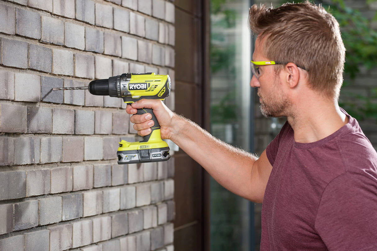 RYOBI ONE+ 18V Taladro percutor R18PD3-242S – 50 Nm, mandril 13 mm, 2 velocidades (0–500/0–1.800 rpm), 24 ajustes de par – Kit con baterías 2,0 Ah + 4,0 Ah, cargador y bolsa