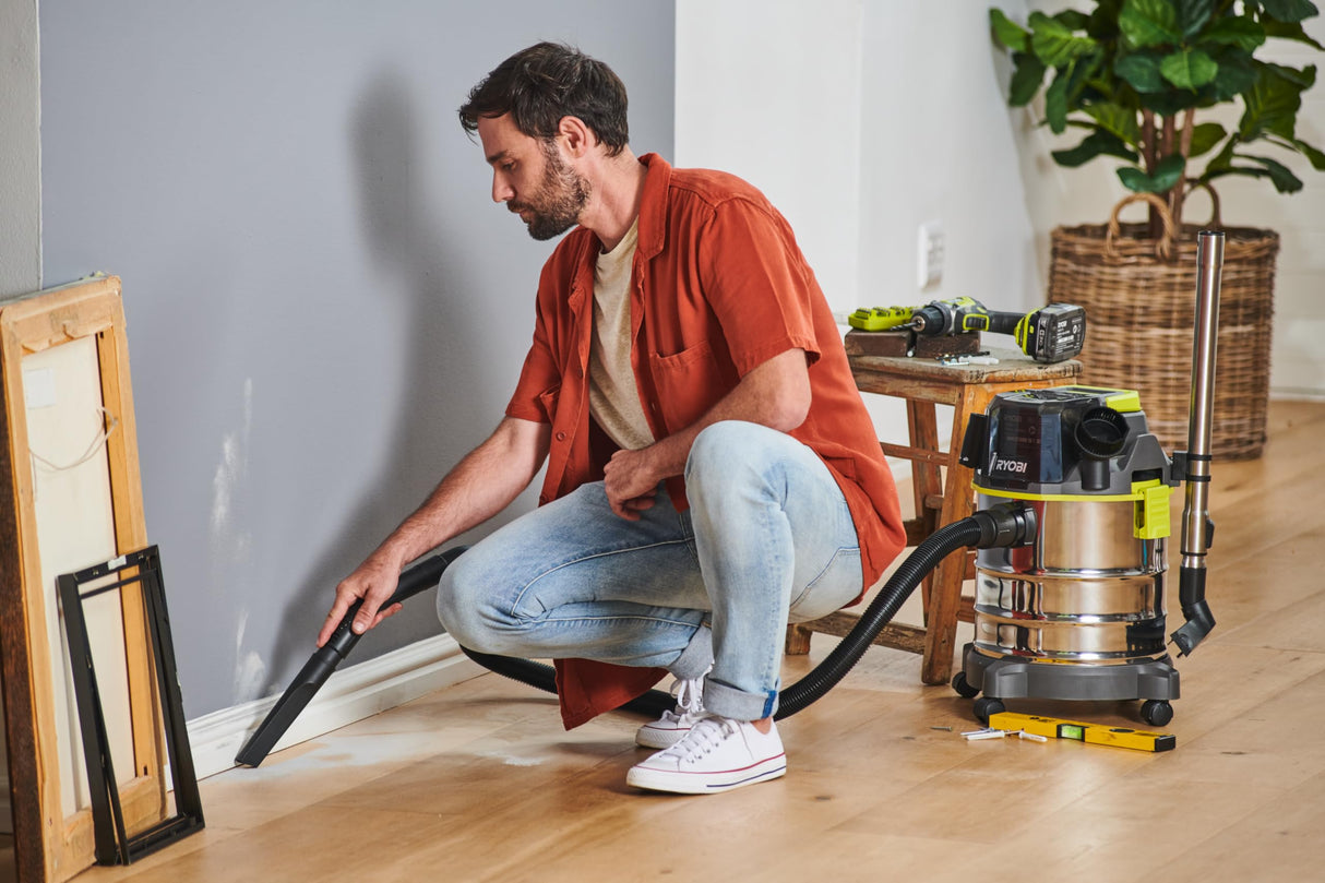RYOBI - Aspiradora Agua y Polvo 18V ONE+ - Deposito de Acero Inoxidable 18L, 11,4Kpa, 1,4m3/min - Entragada con Manguera 1,8m, Tubo Extensible y Accesorios - Batería y Cargador no Incluidos - R18WDV-0