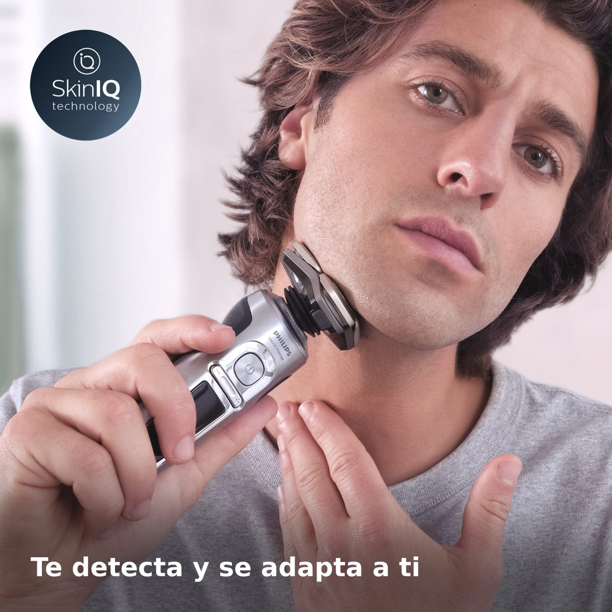 Philips Serie 9000 Prestige Afeitadora Eléctrica Hombre,Máquina de Afeitar Barba con Barbero, 60min de uso, En Seco y Húmedo, Recargable, Centro de Limpieza, Base Carga QI, Naricero, SP9885/35, Cromo