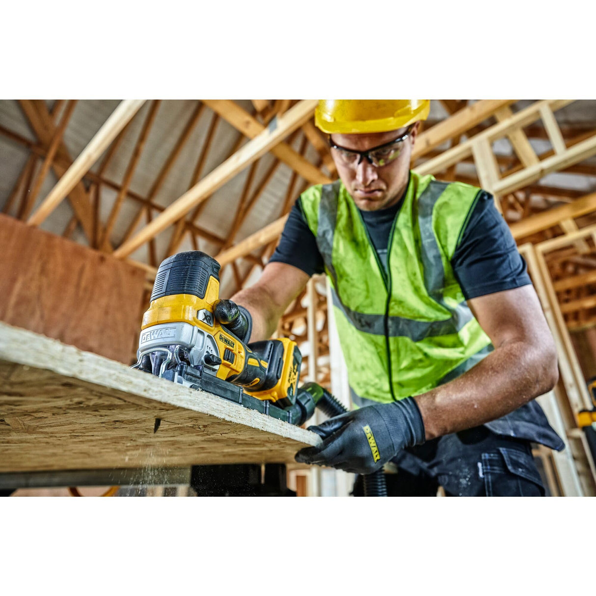 DEWALT DCS335N-XJ, Sierra de calar sin cable 18V, fácil cambio de cuchilla, interruptor de bloqueo, Velocidad de 3200 rpm, Corte madera 135mm, Acero 10mm, Sin batería ni cargador